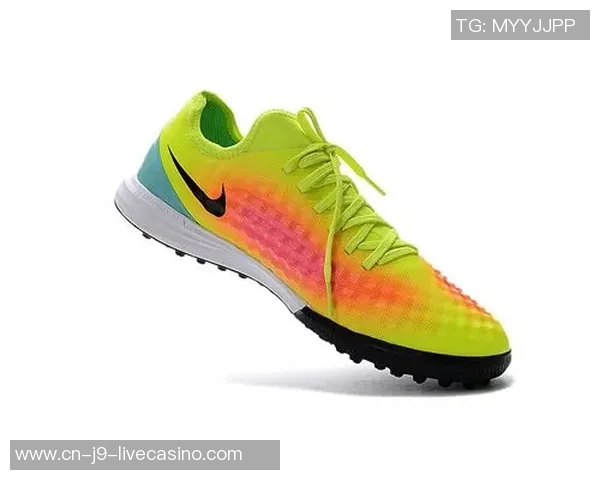 耐克鬼牌足球鞋助你在球场上展现无与伦比的速度与灵活性 耐克鬼牌足球鞋助你在球场上展现无与伦比的速度与灵活性