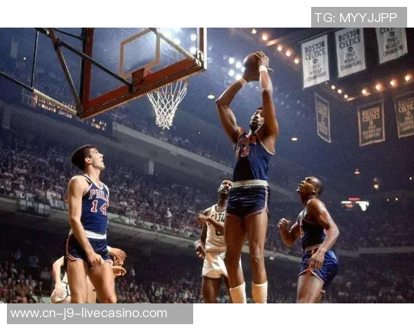 贾巴尔与张伯伦的传奇对决：篮球历史上的巅峰之战与时代交锋